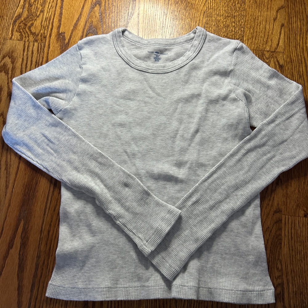 Brandy melville never worn waffle knit long sleeve / light grey fitted sleeves